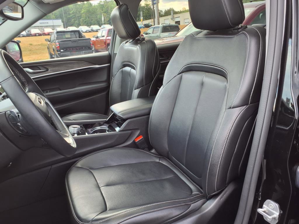 Used 2022 Jeep Grand Cherokee L Limited AWD/4WD image 6
