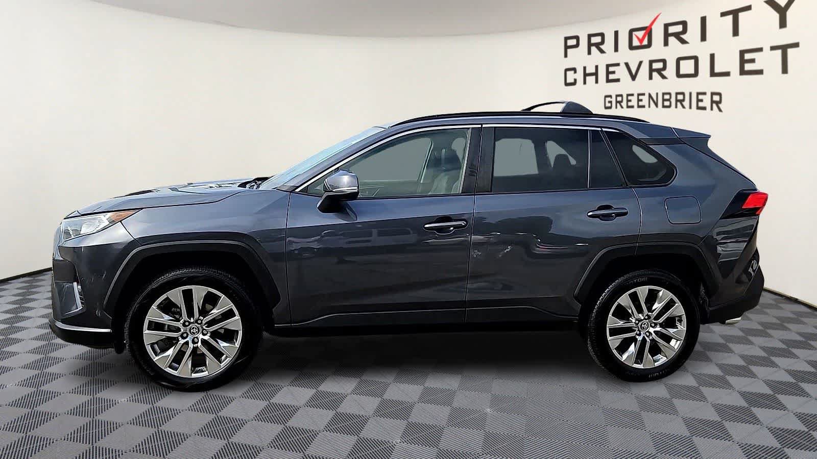 Used 2019 Toyota RAV4 XLE Premium w/ Cold Weather Package AWD/4WD image 5