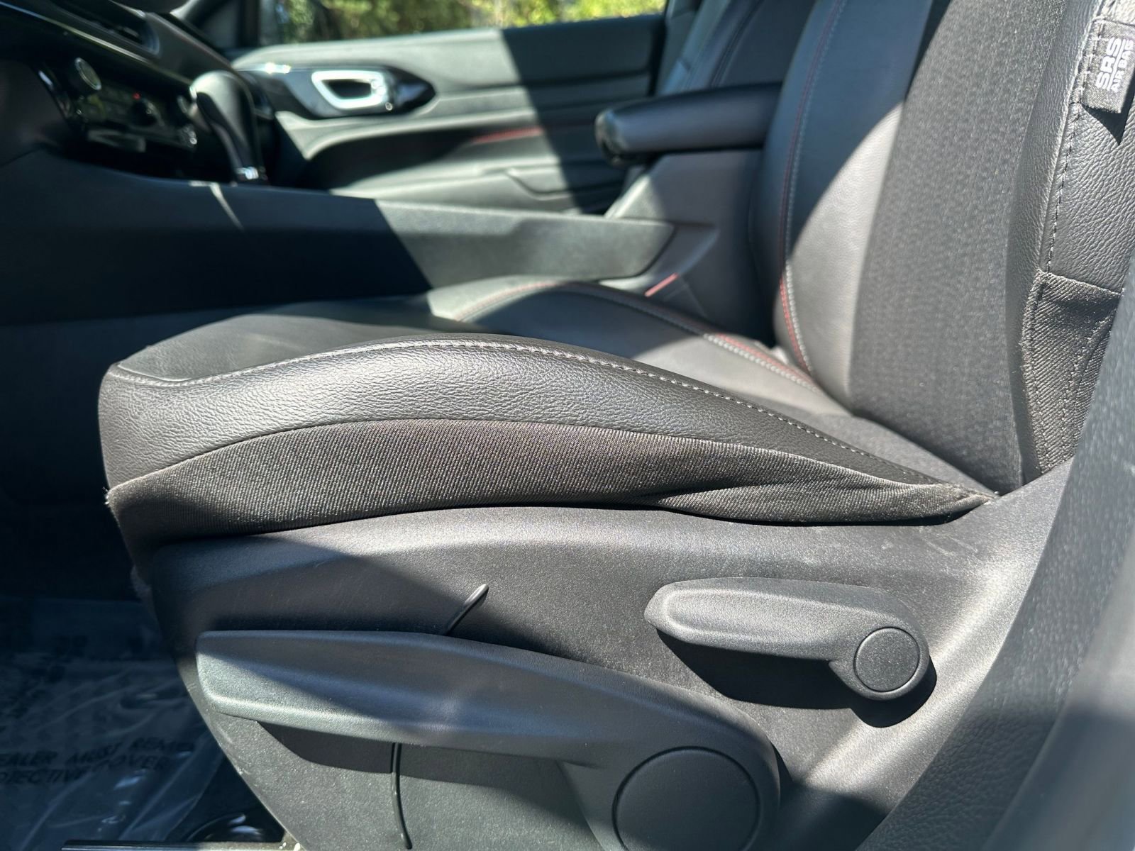 Used 2025 Jeep Compass Trailhawk w/ Trailer Tow Group image 27