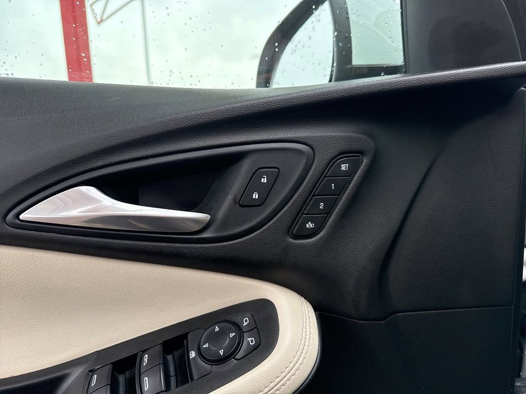 Used 2020 Buick Encore GX Essence image 10