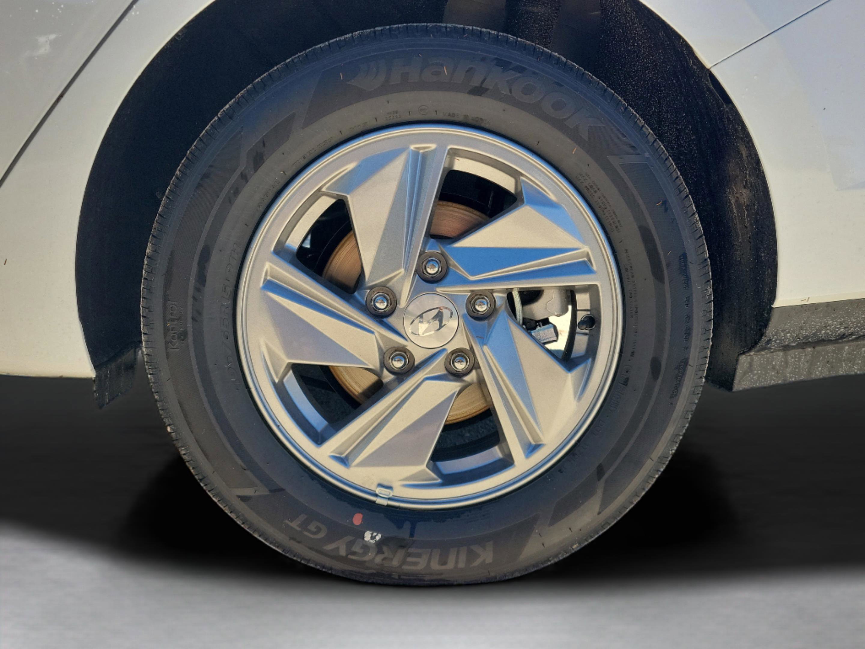 New 2026 Hyundai Elantra SE image 31