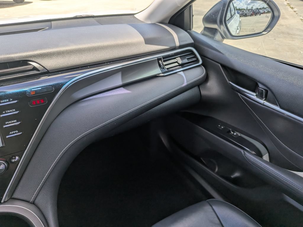 Used 2018 Toyota Camry XSE FWD image 16