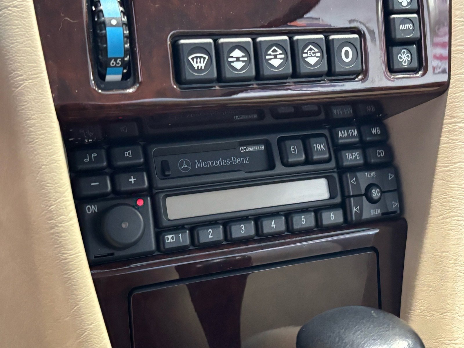 Used 1995 Mercedes-Benz E 320 Convertible image 33