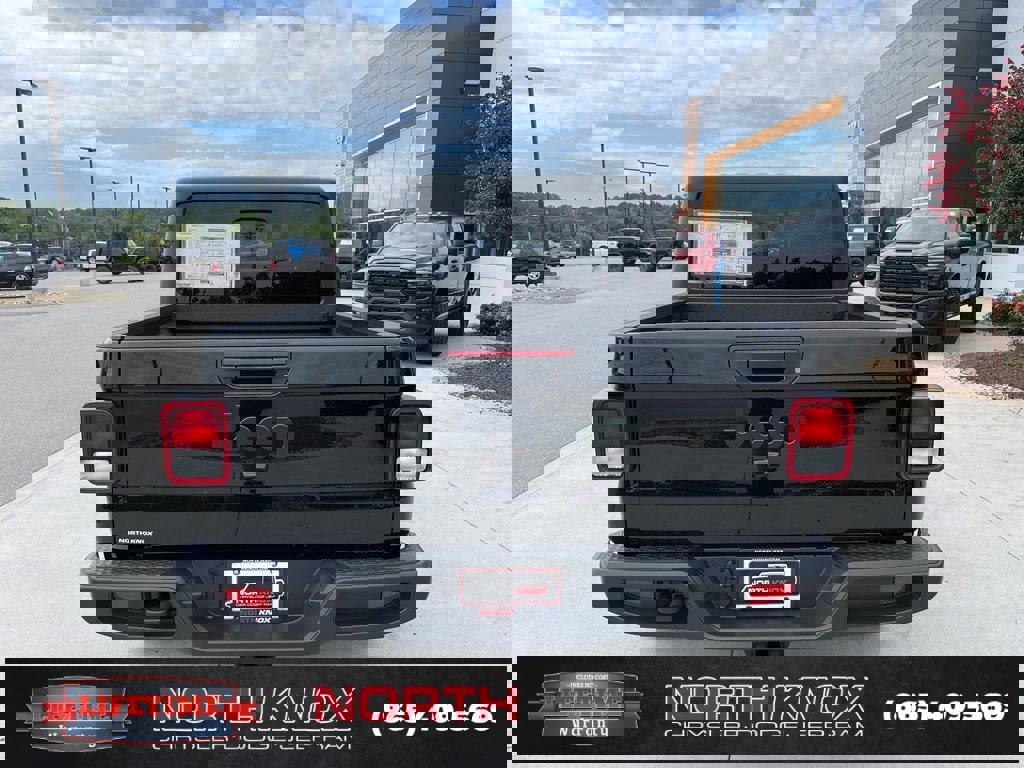 New 2025 Jeep Gladiator Sport image 18