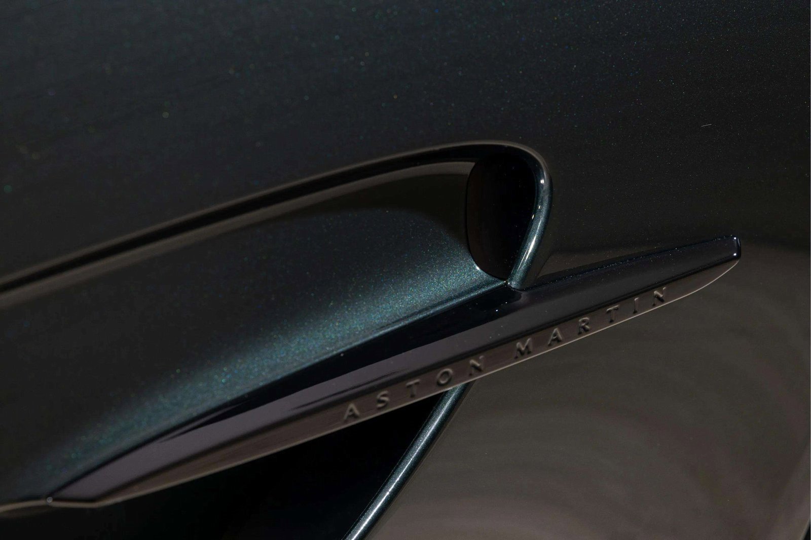 New 2026 Aston Martin V8 Vantage Roadster image 18