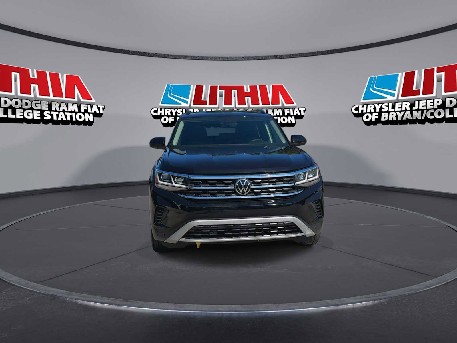Used 2022 Volkswagen Atlas SE w/ Black Wheel Package FWD image 3