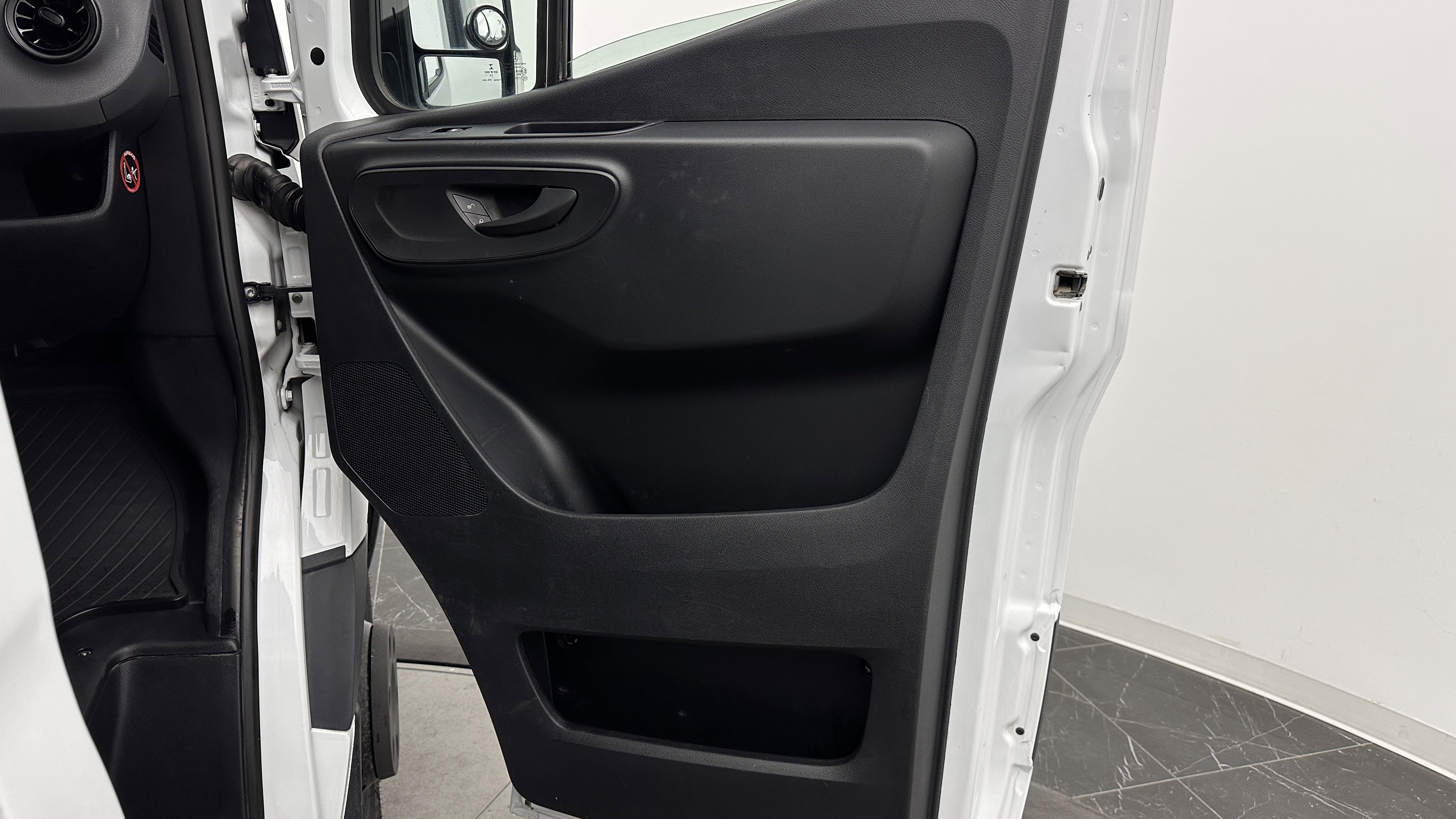 Used 2020 Freightliner Sprinter 3500 RWD image 22