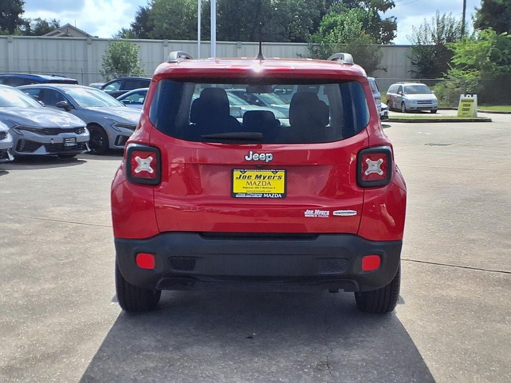 Used 2015 Jeep Renegade Latitude FWD image 8