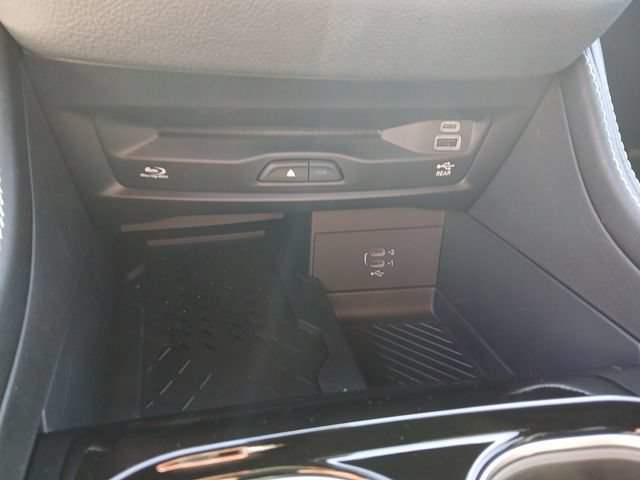 New 2026 Chrysler Pacifica Limited w/ Uconnect Theater Family Group FWD image 40