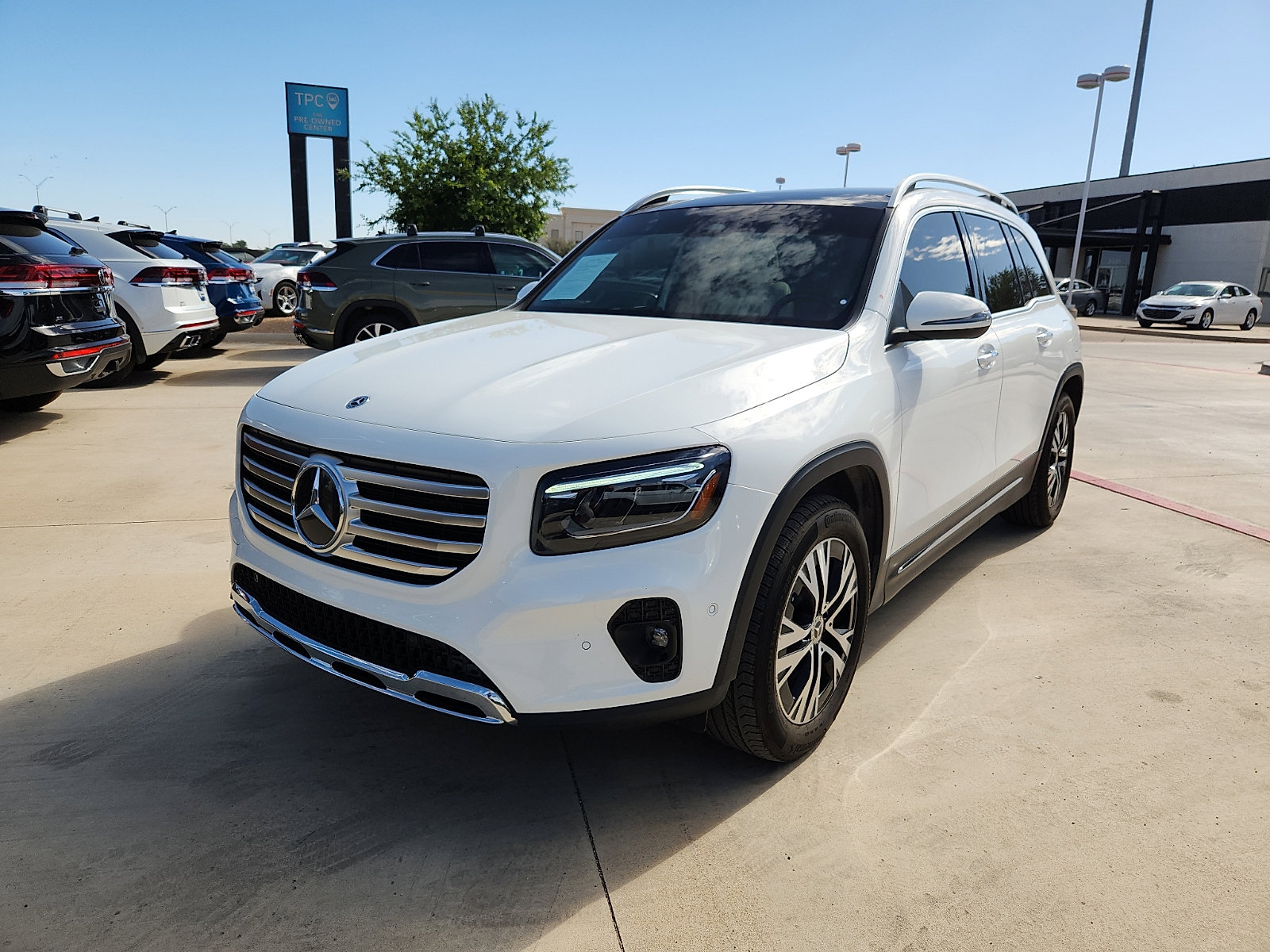 Used 2024 Mercedes-Benz GLB 250 4MATIC image 3