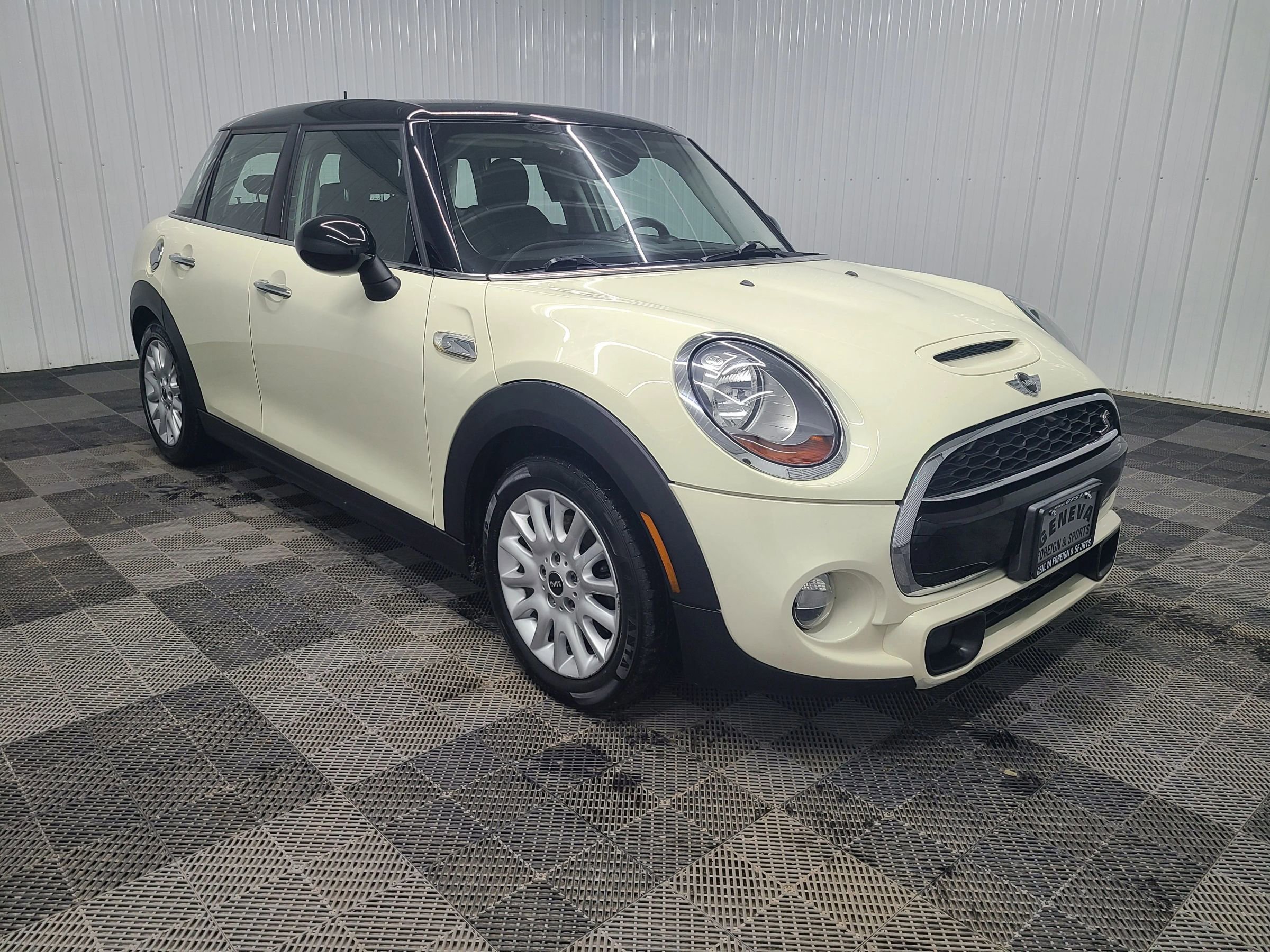 Used 2015 MINI Cooper S image 4
