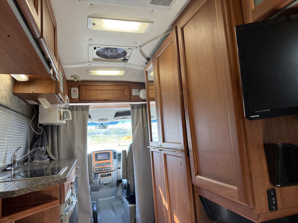 Used 2008 Dodge Sprinter 2500 w/ Trailer Tow Group image 50