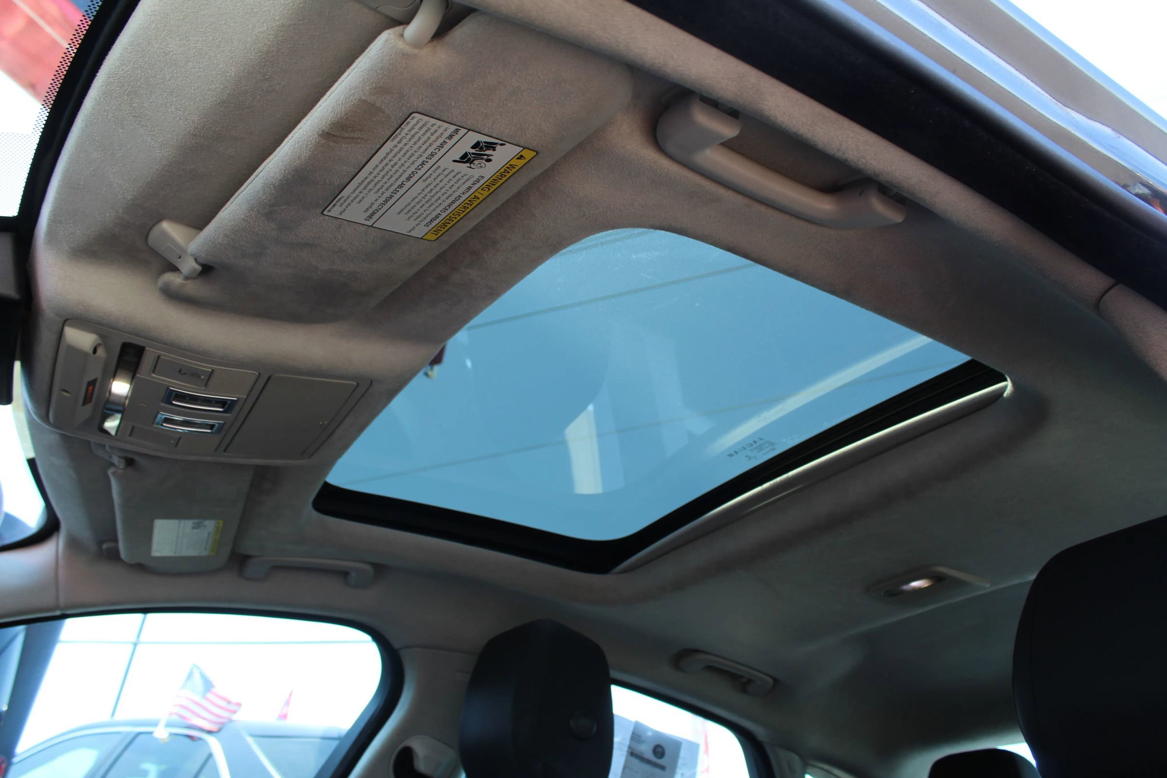 Used 2020 Jaguar XF Premium image 16