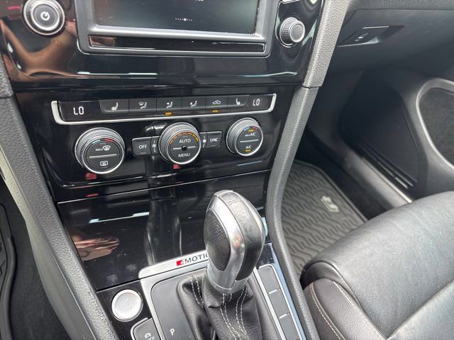 Used 2016 Volkswagen Golf R 4-Door AWD/4WD image 34