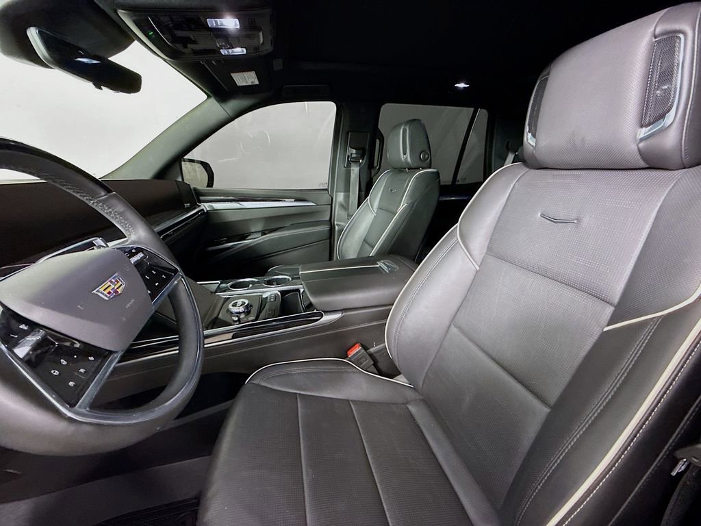 Used 2025 Cadillac Escalade Sport w/ LPO, Floor Liner Package AWD/4WD image 11