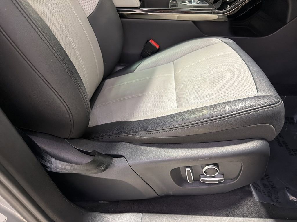 Used 2022 Land Rover Range Rover Evoque R-Dynamic S image 33