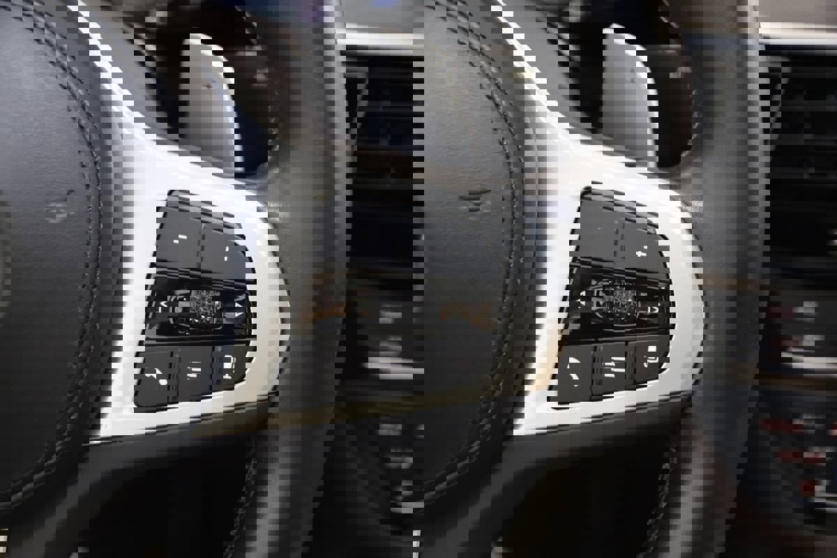 Used 2023 BMW M550i xDrive image 45