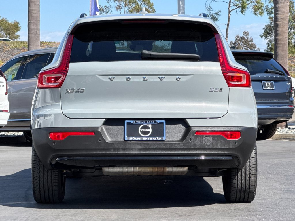 Certified 2026 Volvo XC40 B5 Plus AWD/4WD image 4