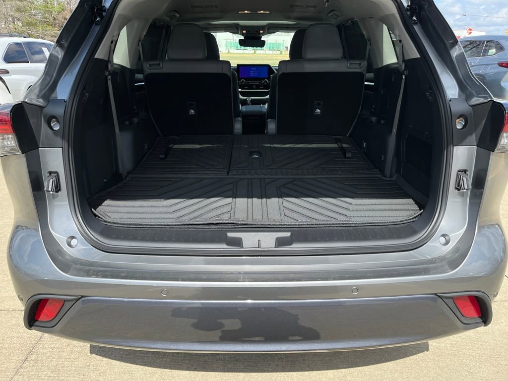 Certified 2026 Toyota Highlander Limited image 11