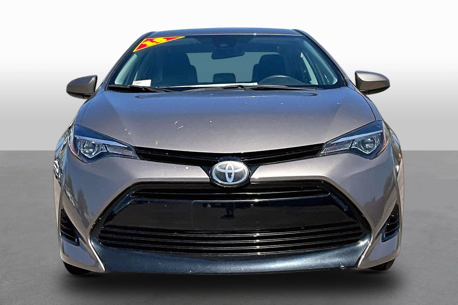 Used 2018 Toyota Corolla LE FWD image 3