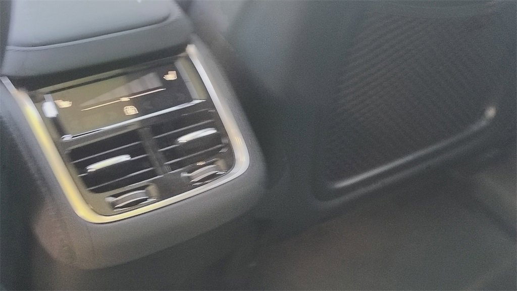 New 2026 Volvo XC90 B6 Ultra image 31