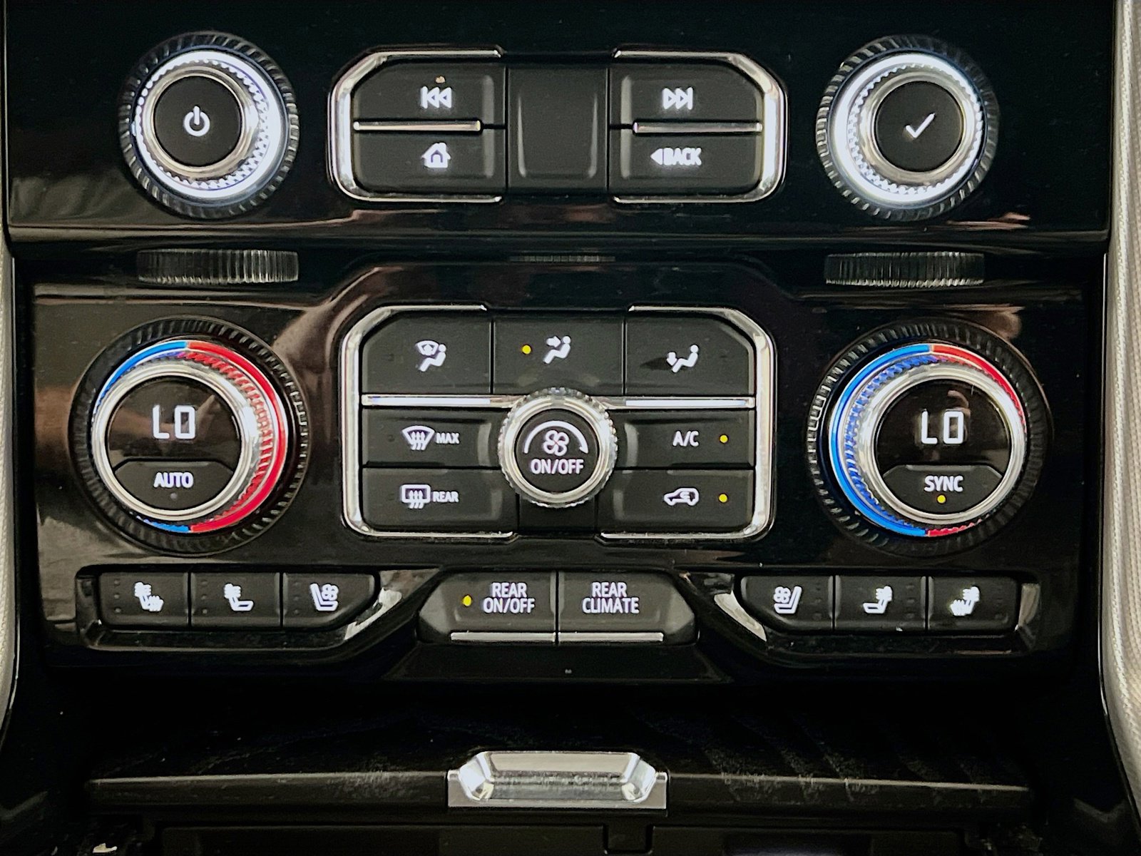 Used 2024 GMC Yukon Denali RWD image 12