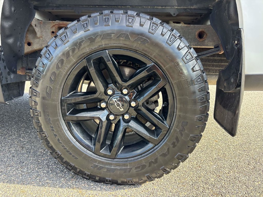 Used 2020 Chevrolet Silverado 1500 LT Trail Boss AWD/4WD image 15