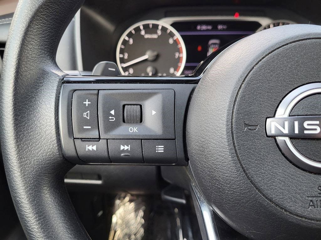 Used 2023 Nissan Rogue SV image 10