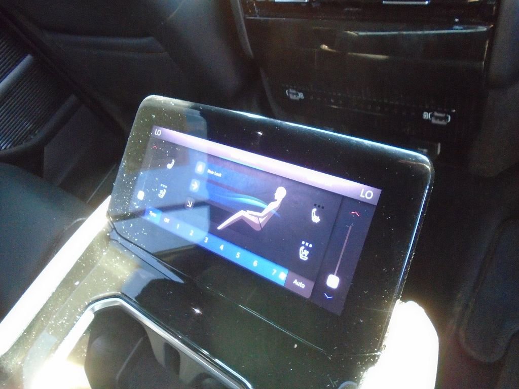 Used 2024 Jeep Grand Wagoneer L Series III image 12