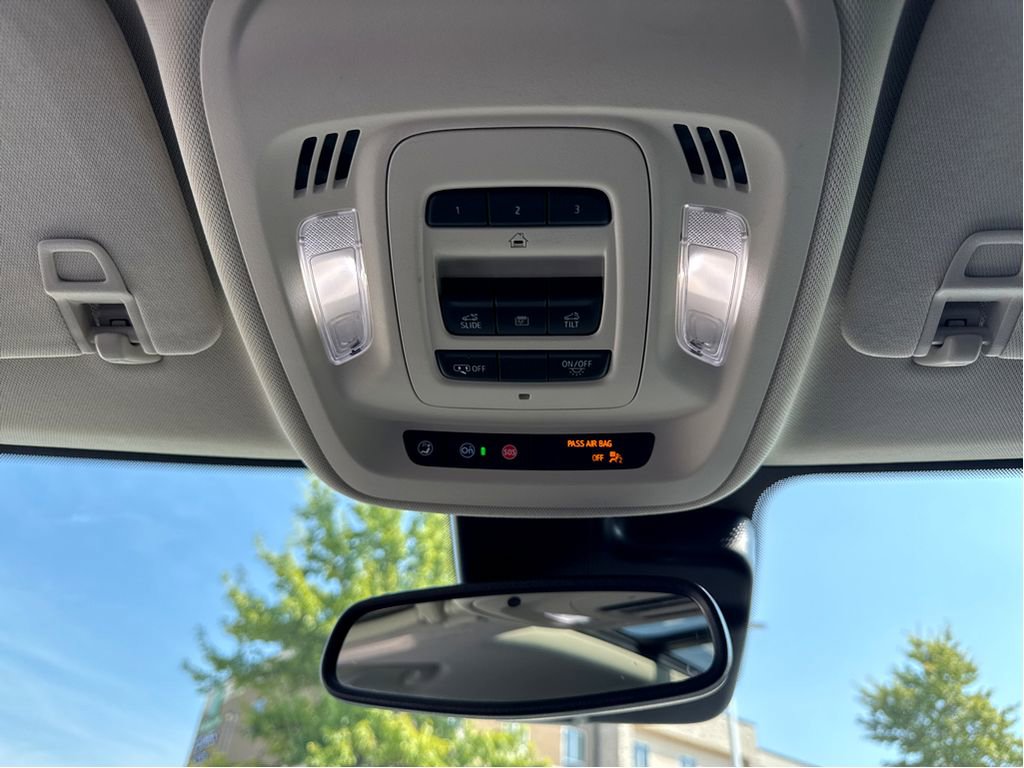 Used 2021 Buick Envision Essence w/ Technology Package I image 23