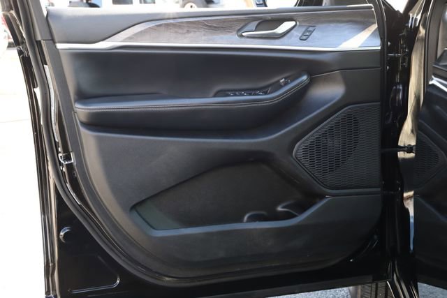 Used 2024 Jeep Grand Cherokee L Limited w/ Luxury Tech Group II image 14