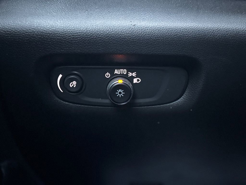 Used 2023 Chevrolet Traverse Premier image 8