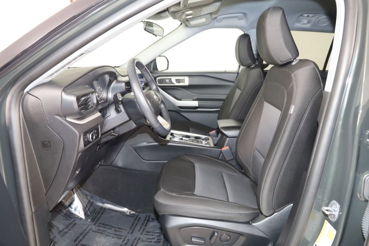 Used 2023 Ford Explorer XLT AWD/4WD image 10