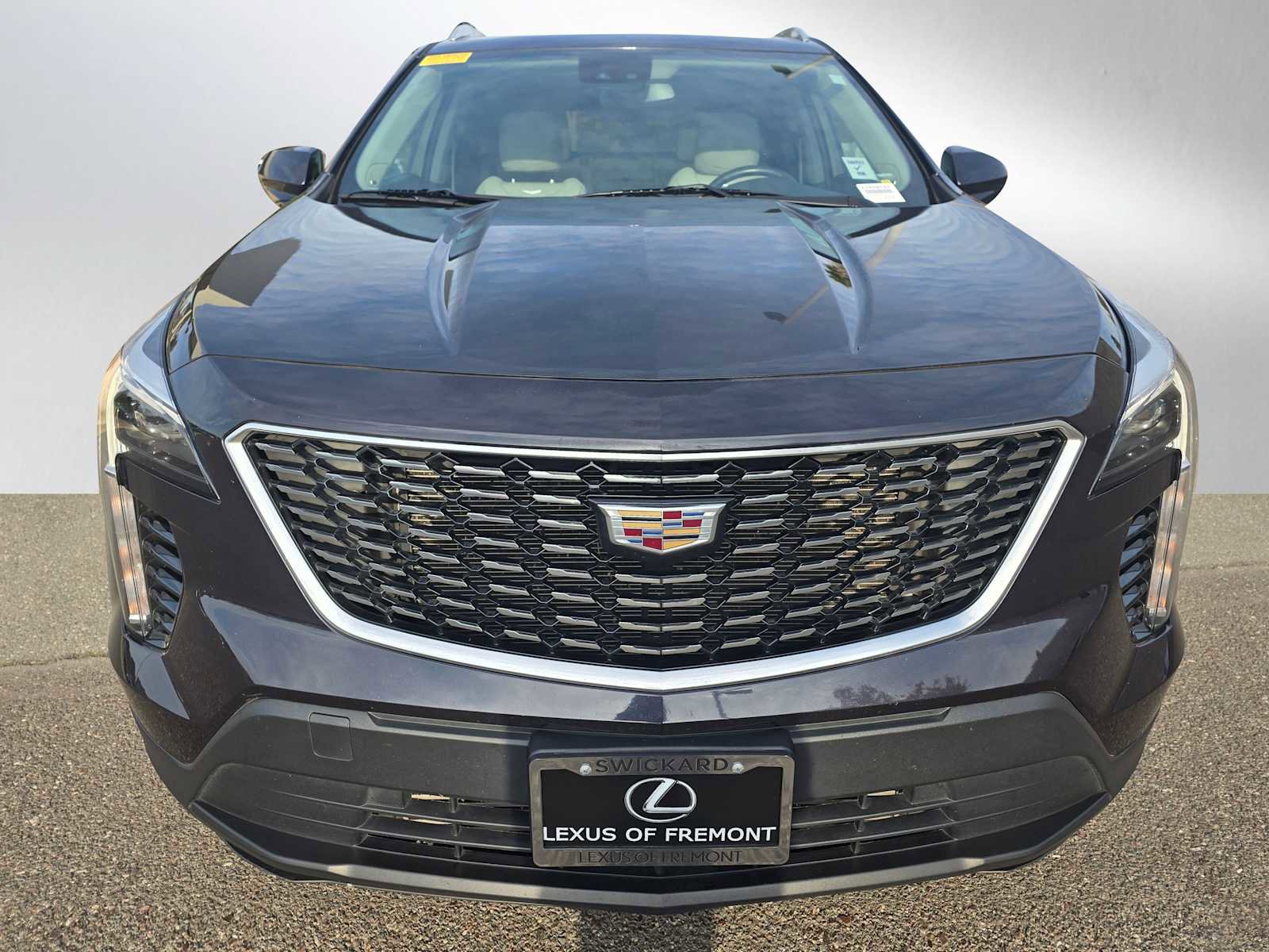 Used 2022 Cadillac XT4 Luxury w/ Cold Weather Package image 8