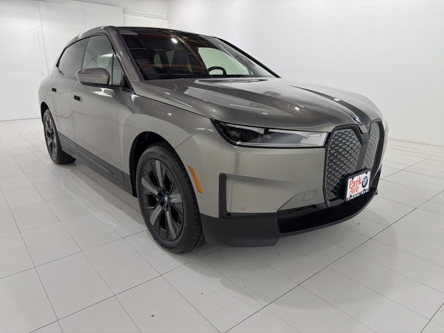 Used 2025 BMW iX xDrive50 w/ Premium Package image 7