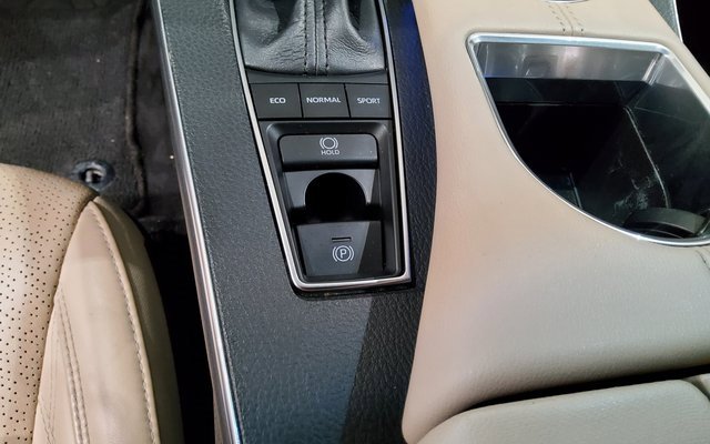 Used 2020 Toyota Avalon Limited w/ Advanced Safety Package image 29