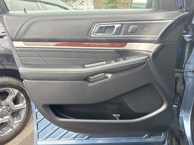 Used 2018 Ford Explorer Platinum AWD/4WD image 13