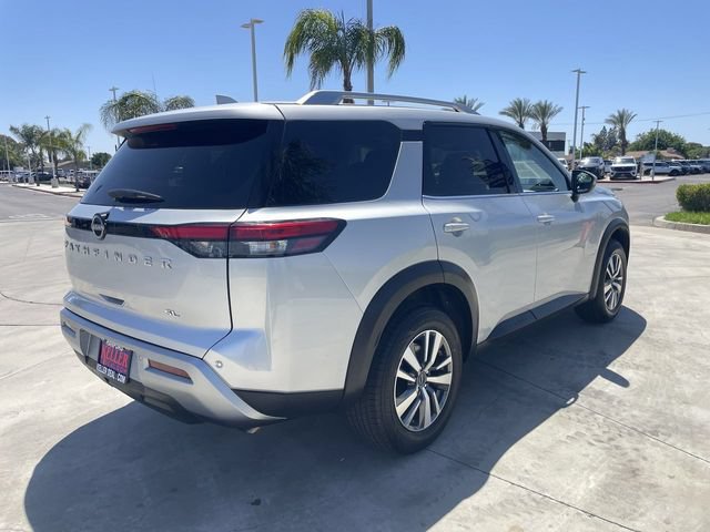 Used 2025 Nissan Pathfinder SL FWD image 8