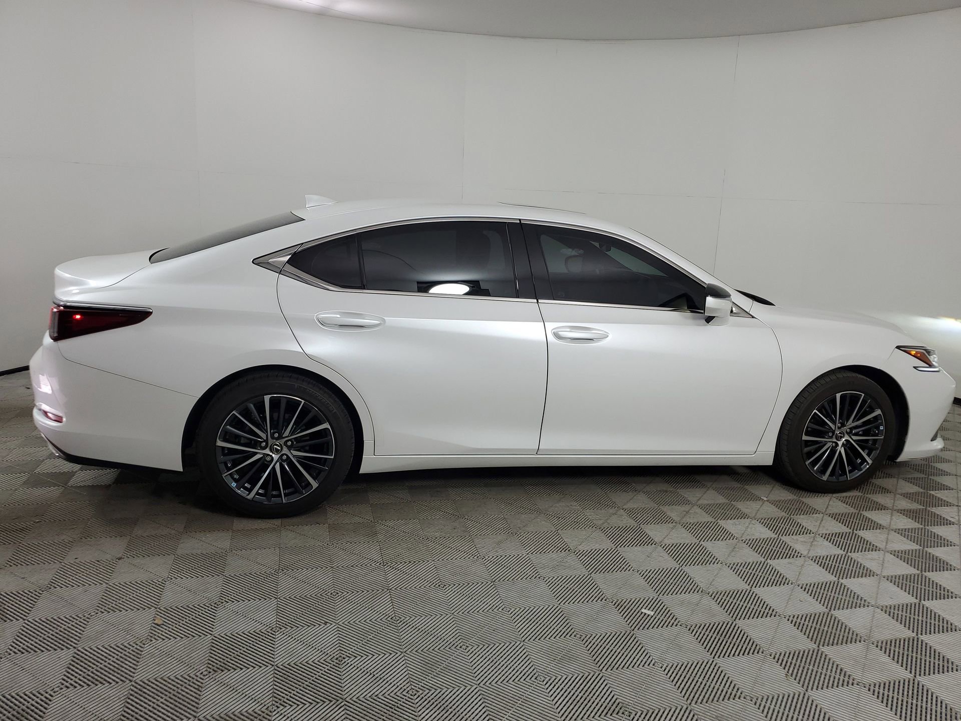 Used 2023 Lexus ES 350 w/ Premium Package image 12