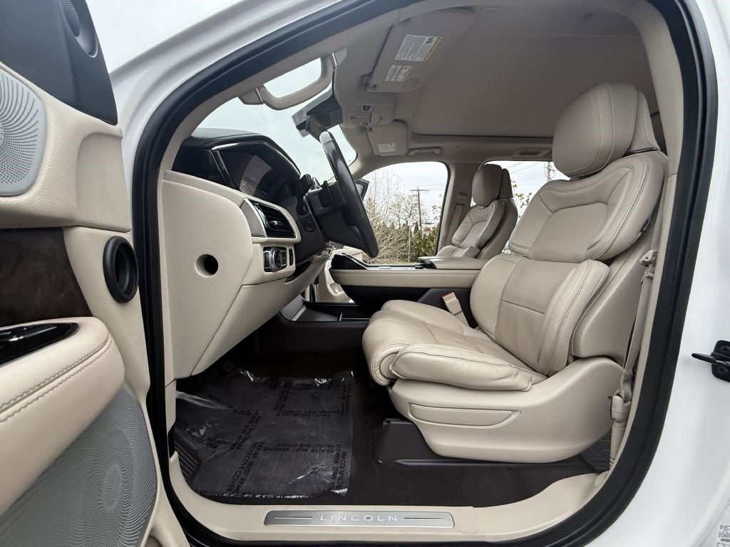 Used 2019 Lincoln Navigator Reserve image 15