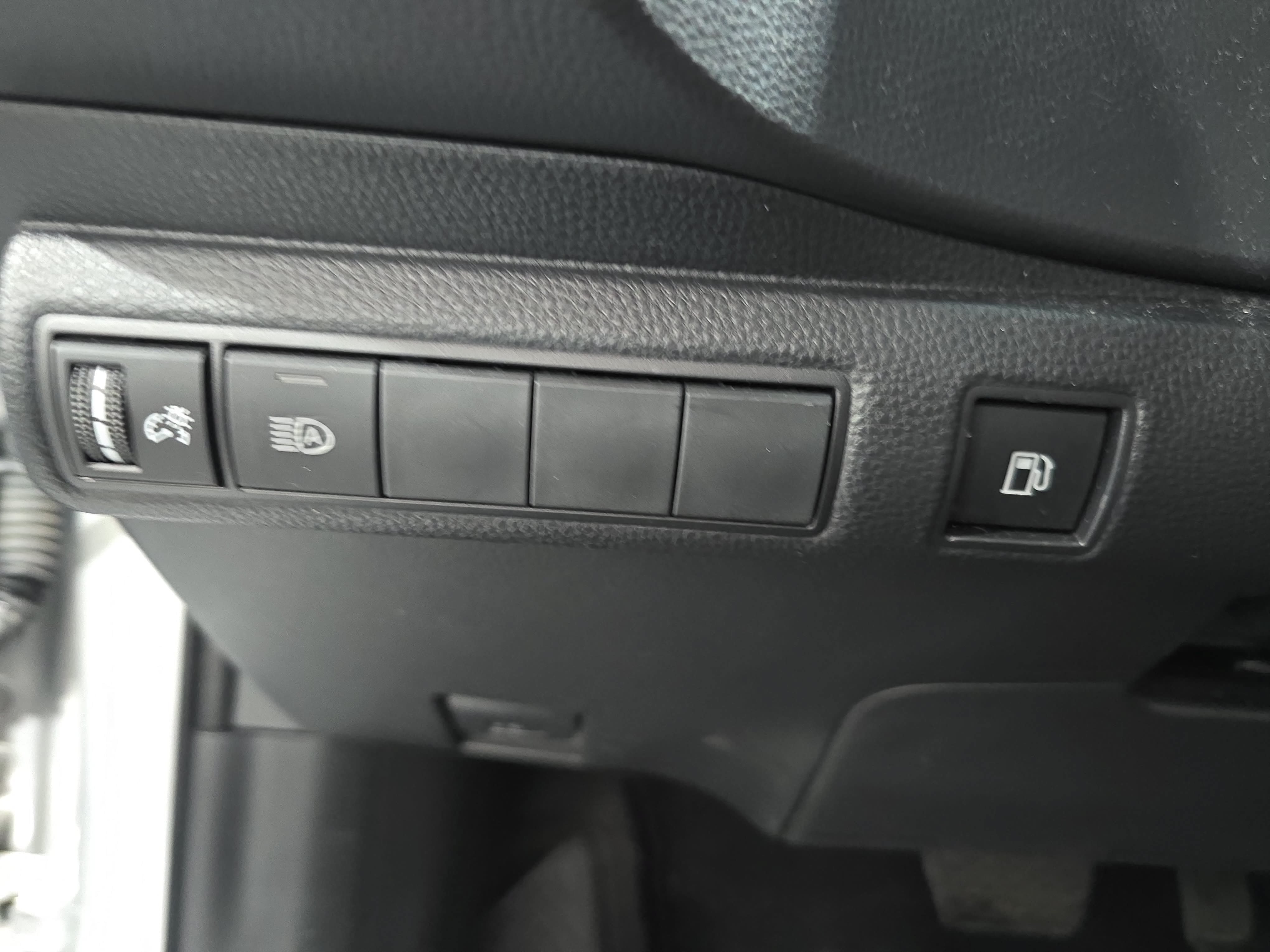 Used 2025 Toyota Corolla LE w/ LE Premium Package FWD image 26