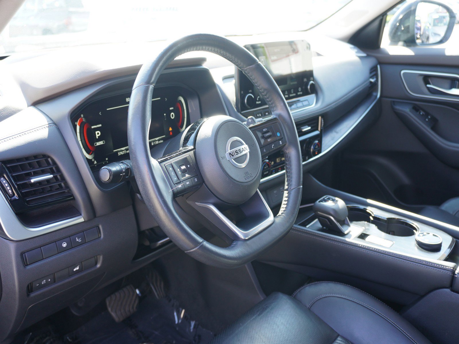 Used 2021 Nissan Rogue Platinum image 23