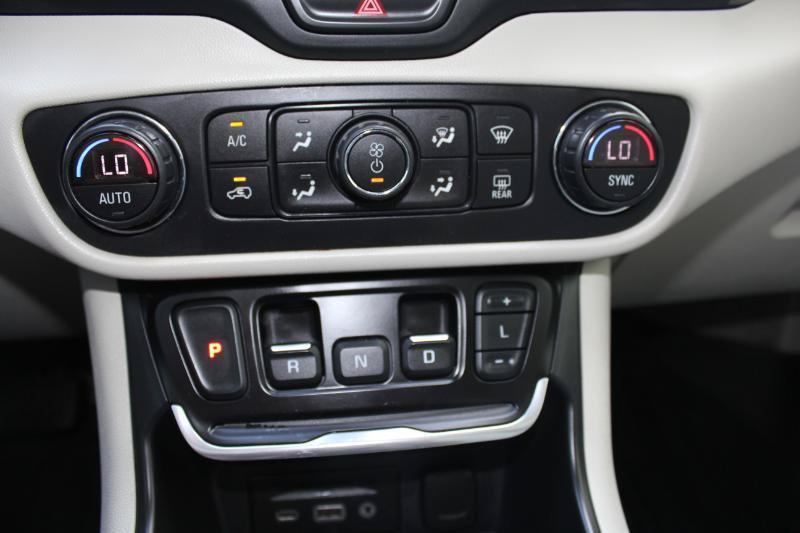 Used 2020 GMC Terrain Denali w/ Denali Premium Package AWD/4WD image 43