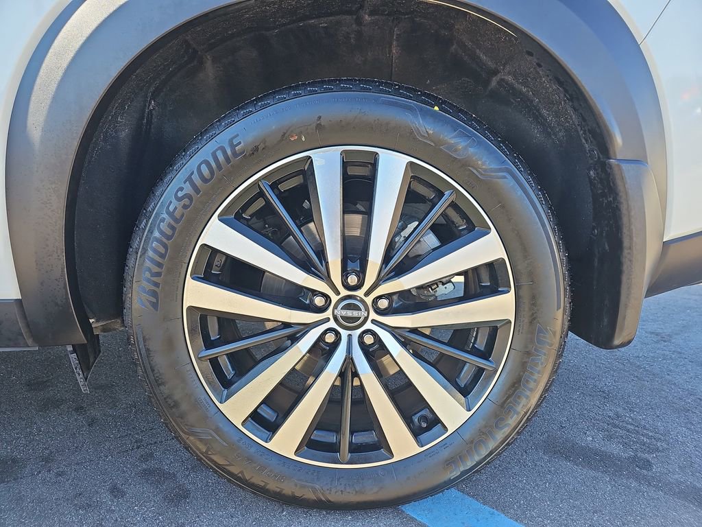 Used 2024 Nissan Pathfinder Platinum w/ Cargo Package image 38