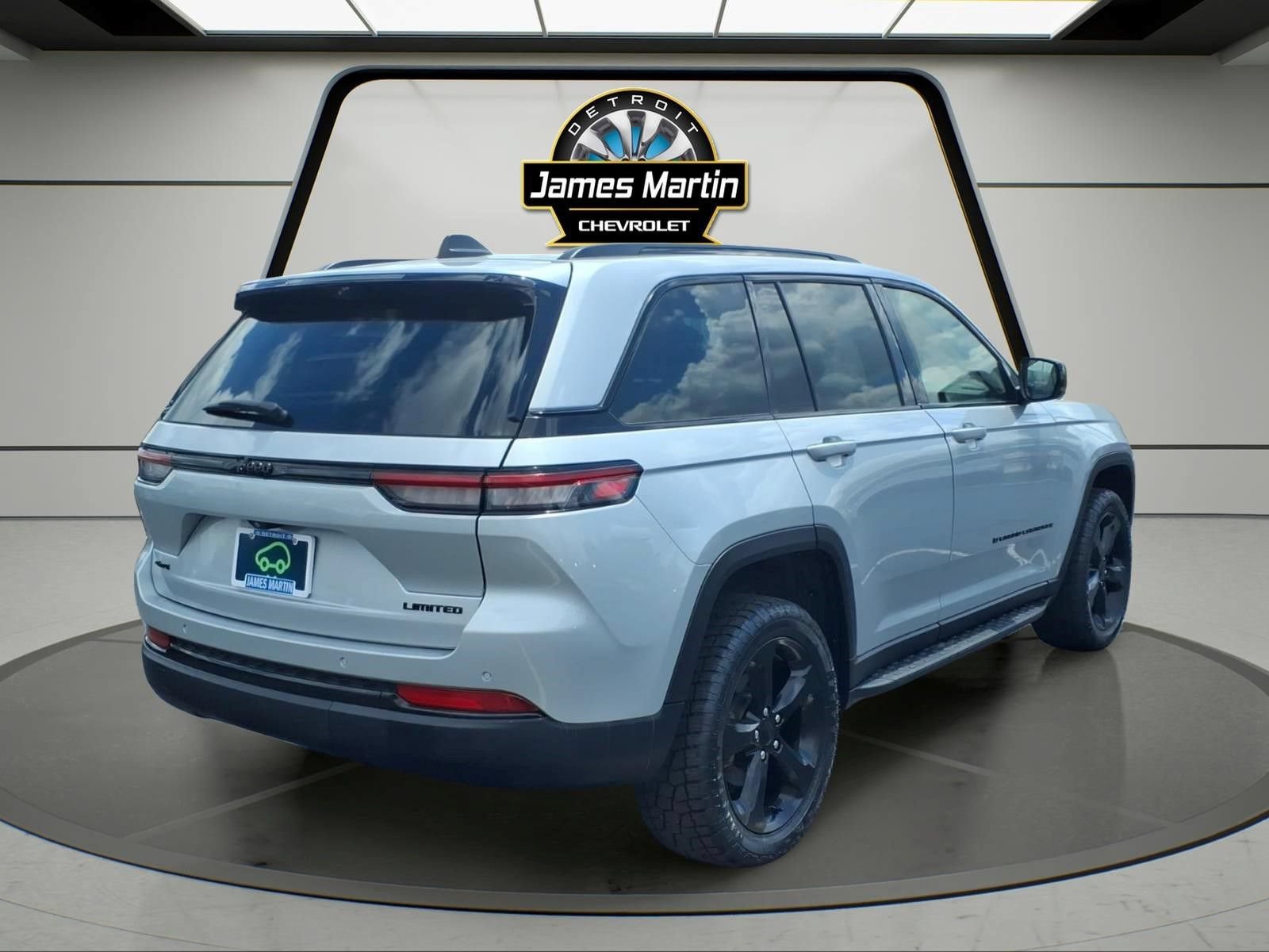 Used 2024 Jeep Grand Cherokee Limited w/ Luxury Tech Group II AWD/4WD image 4