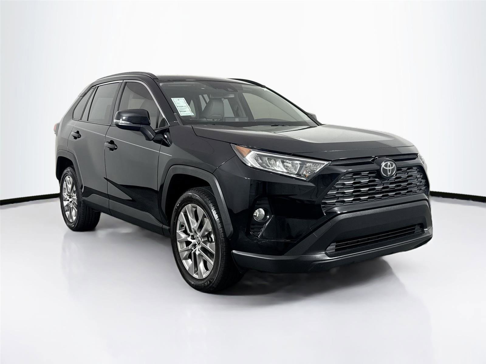 Used 2020 Toyota RAV4 XLE Premium FWD image 9