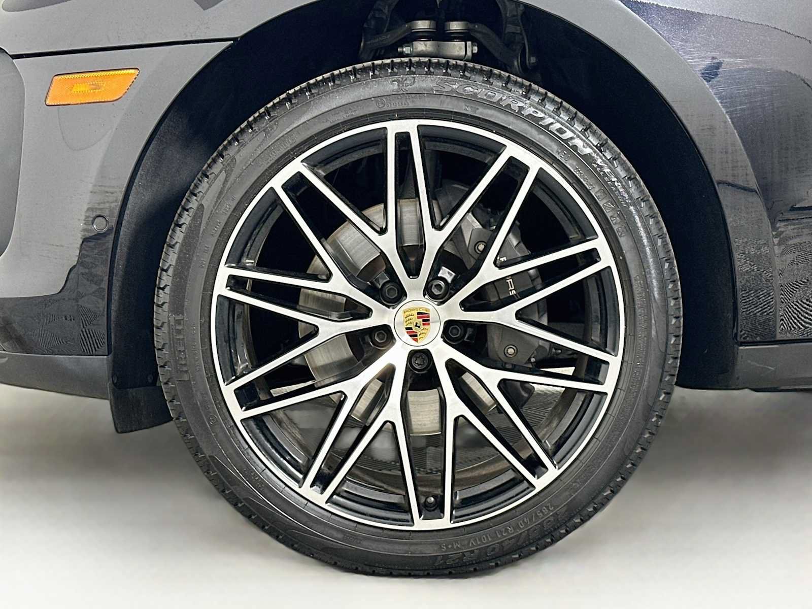 Certified 2024 Porsche Macan Turbo AWD/4WD image 32