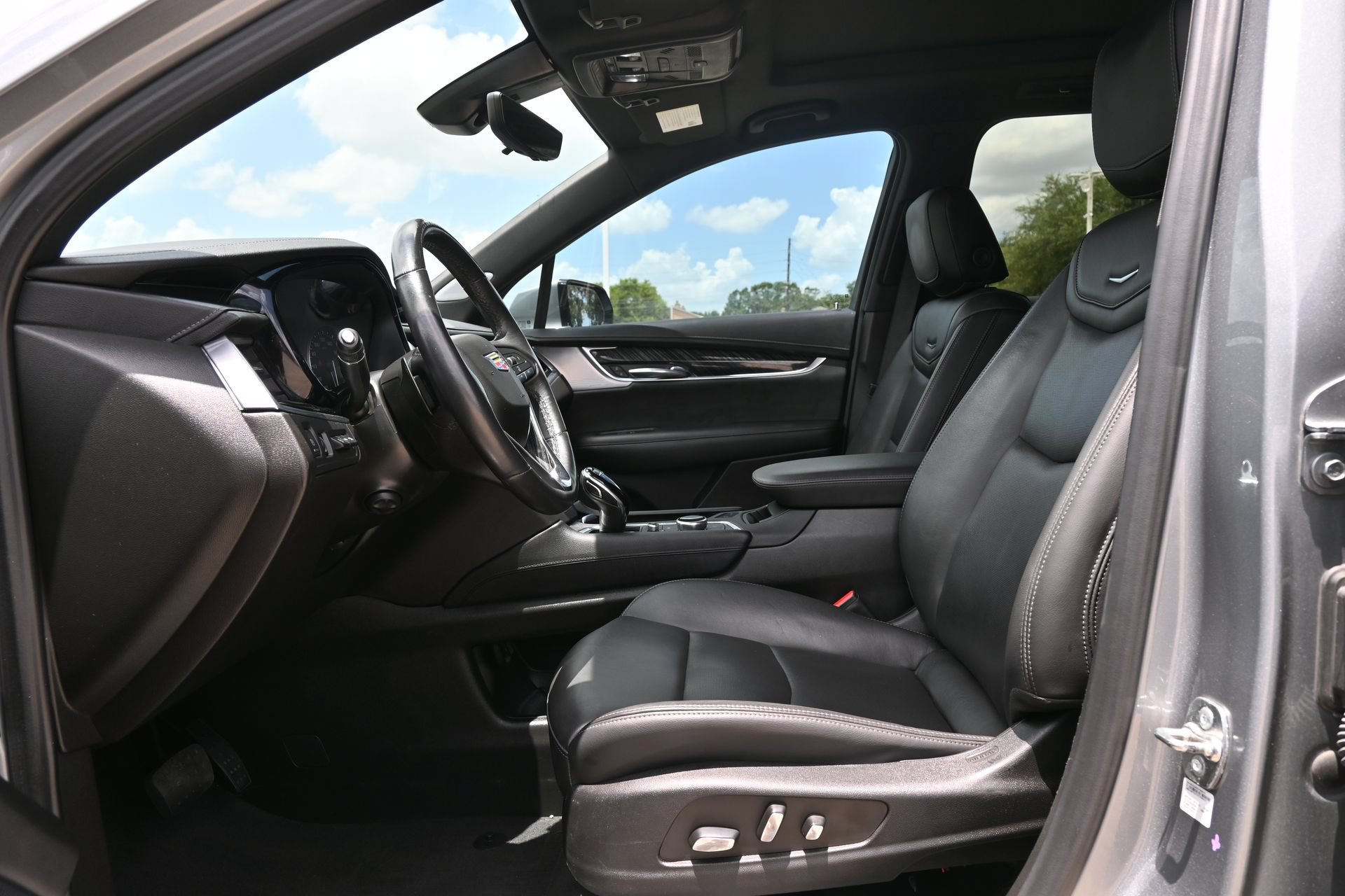 Used 2024 Cadillac XT6 Premium Luxury w/ Technology Package AWD/4WD image 19
