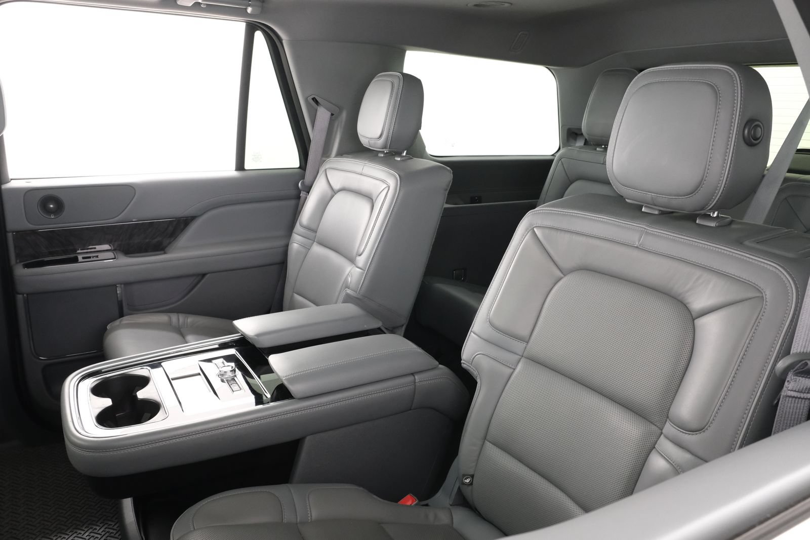 Used 2018 Lincoln Navigator Reserve w/ Technology Package AWD/4WD image 34