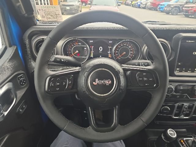 Used 2023 Jeep Gladiator Sport AWD/4WD image 17
